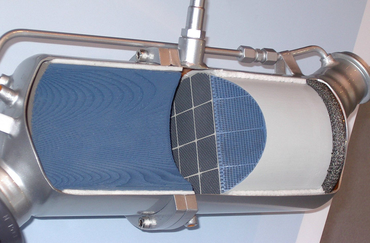 Schnittmodell eines Partikelfilters mit Siliziumkarbid-Filterkörper und vorgeschaltetem Oxidationskatalysator